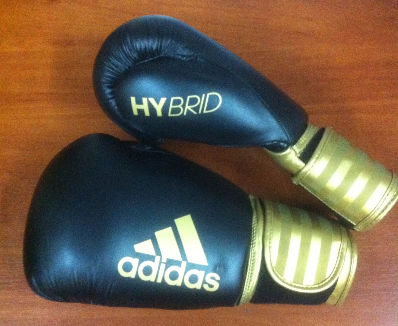 Перчатки для бокса Hybrid  Adidas , (черно –золотые)